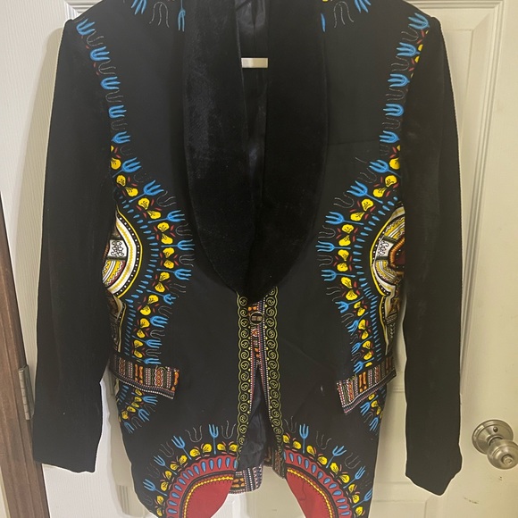 Medium size maybe a Large.. - Picture 2 of 6